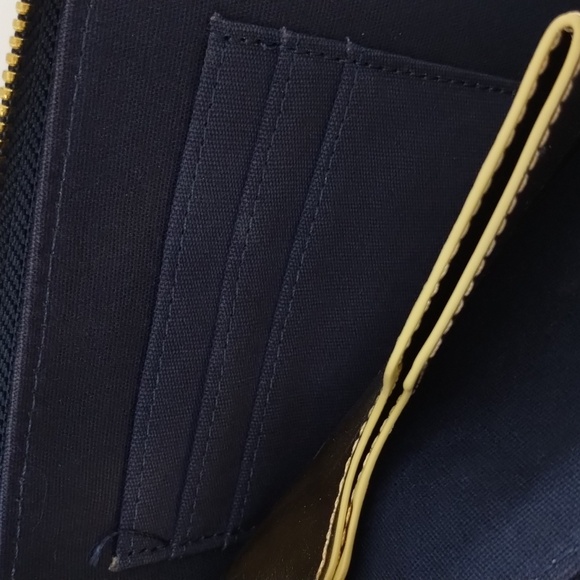 Ban.do navy floral wristlet w/removable strap gold hardware zip around - Picture 9 of 9